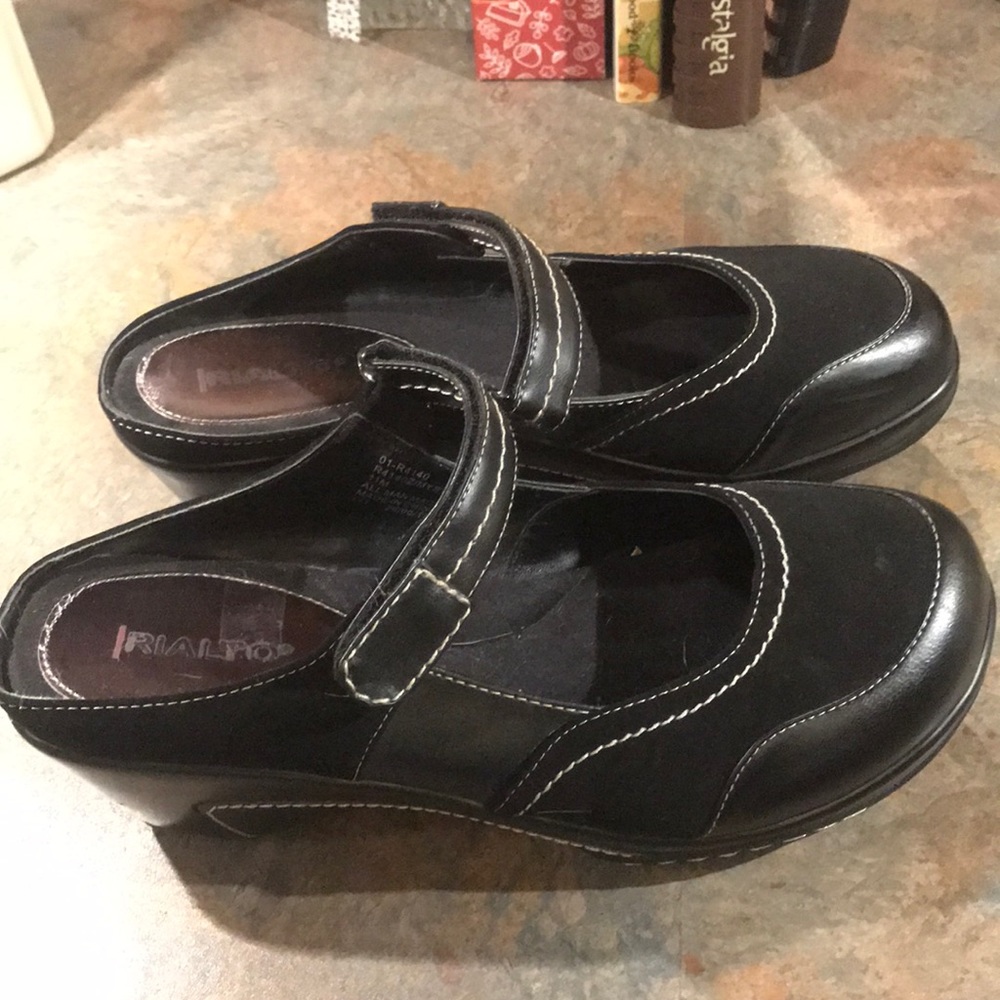 Rialto size 11M clog mules